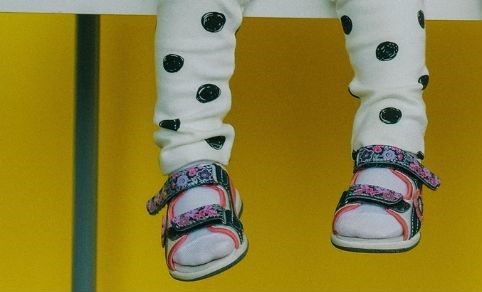 Tépőzáras szandál óvodai benti cipőnek