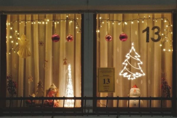 Adventi ablakkeresés gyerekekkel